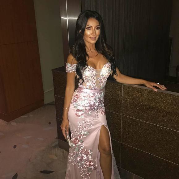 Profile Picture of Andree Charonis (@andree_charonis) on Poshmark