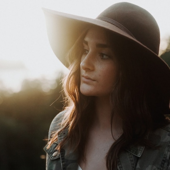 Profile Picture of Kelsey Stoken (@kelseymstoken) on Poshmark