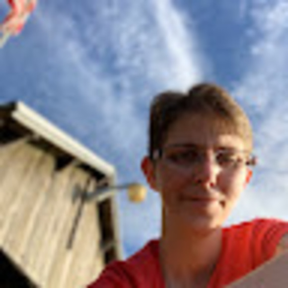 Profile Picture of Amanda Combass (@amandacombass) on Poshmark