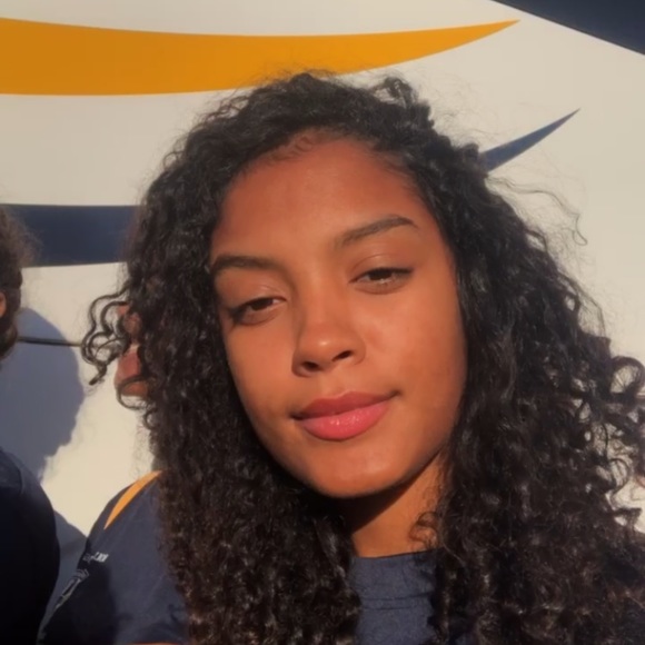 Profile Picture of Marienny Jimenez (@marienny_j) on Poshmark