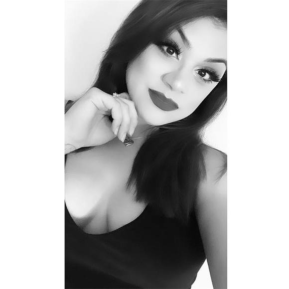 Profile Picture of Adriana Pinales (@adrianaaaa) on Poshmark