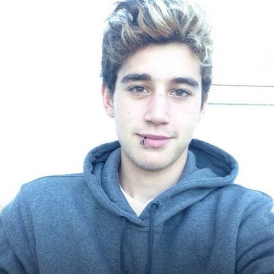 Profile Picture of Sassy Luke (@SitDownSlut17) on Twitter