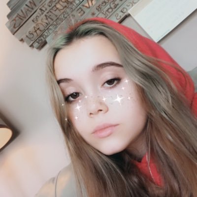 Profile Picture of Vayda_novasel (@VNovasel) on Twitter