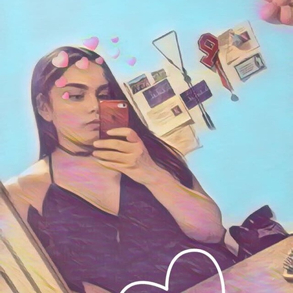 Profile Picture of Alex Carino (@alexandra23812) on Poshmark