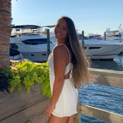 Profile Picture of Lauren Ledesma (@ledesma_lauren) on Twitter