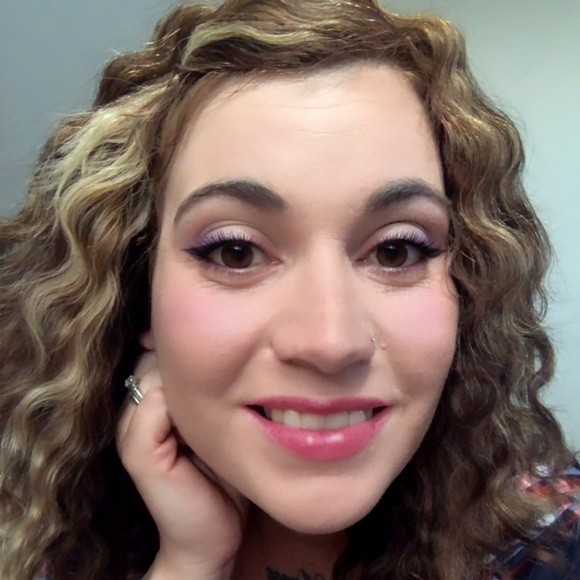 Profile Picture of Shana Marshall (@marshalls0822) on Poshmark