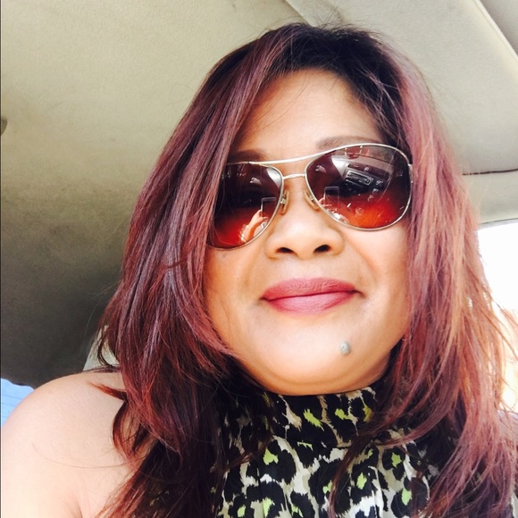 Profile Picture of Eva Andre (@eandres05) on Poshmark