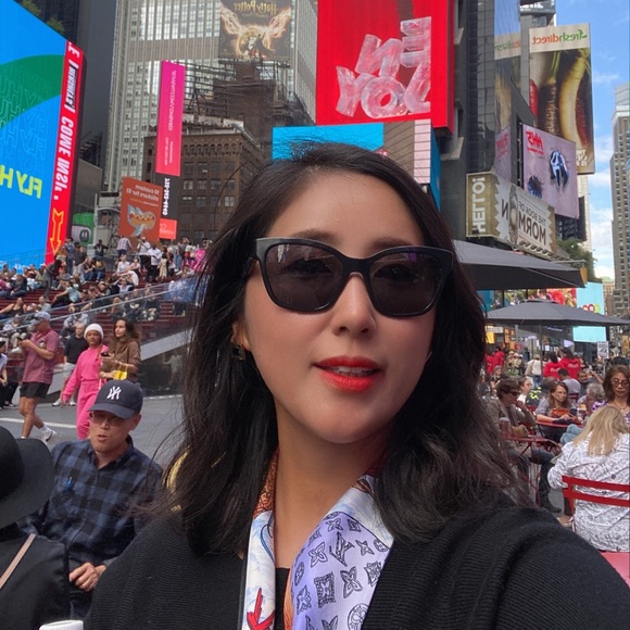 Profile Picture of Soram Jung (@soramjung) on Poshmark