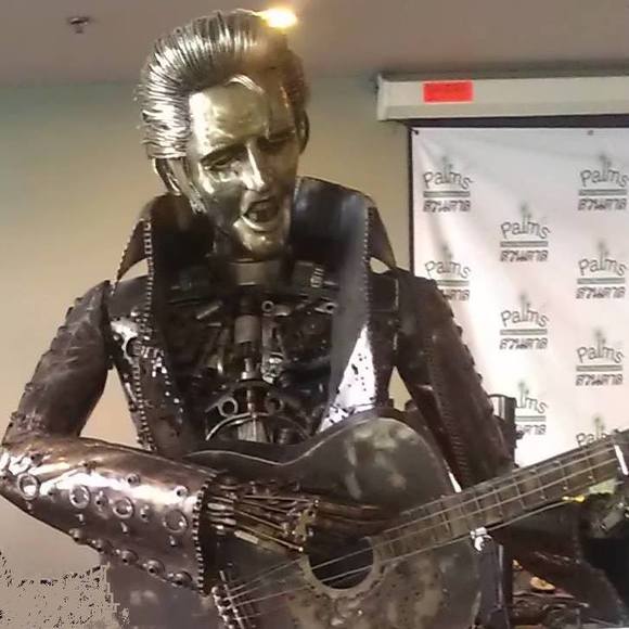 Profile Picture of Valen Fratello (@piciano13) on Poshmark