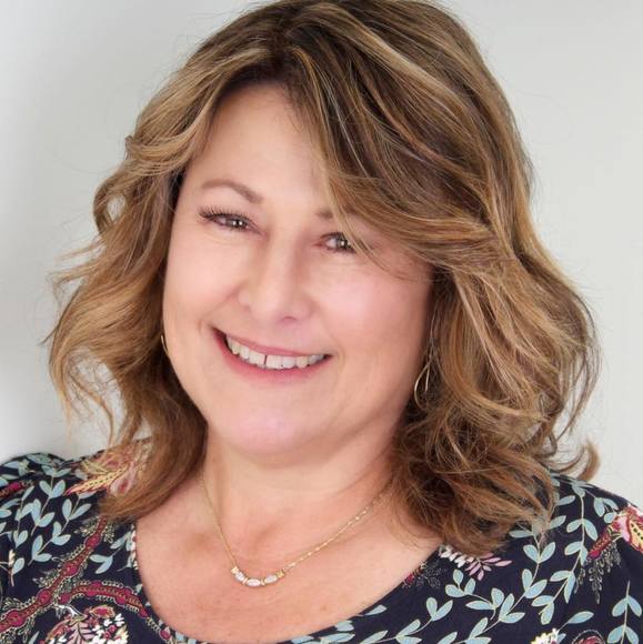 Profile Picture of Debbie Schoneberg (@d_schoneberg) on Poshmark