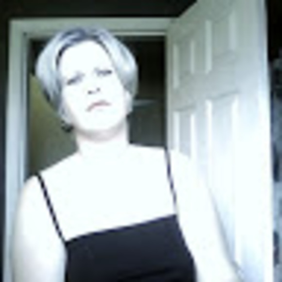 Profile Picture of Taryn Fenton (@tarynfenton) on Poshmark