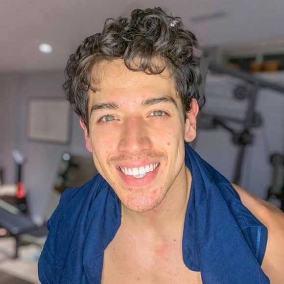 Profile Picture of Daniel Palomo (@danielpalomo657) on Poshmark