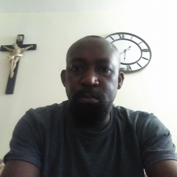 Profile Picture of Alberto Essah (@setodjro) on Poshmark