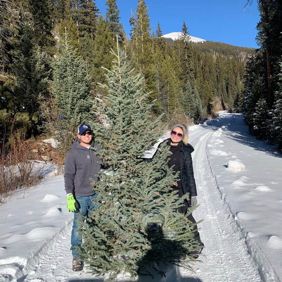 Profile Picture of Taylor Lonask (@tlonask19) on Poshmark