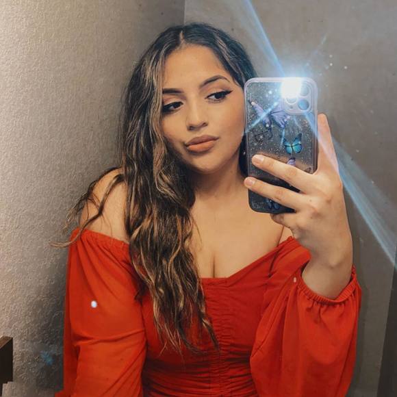 Profile Picture of Kenia Ayala (@kenia_ayala) on Poshmark