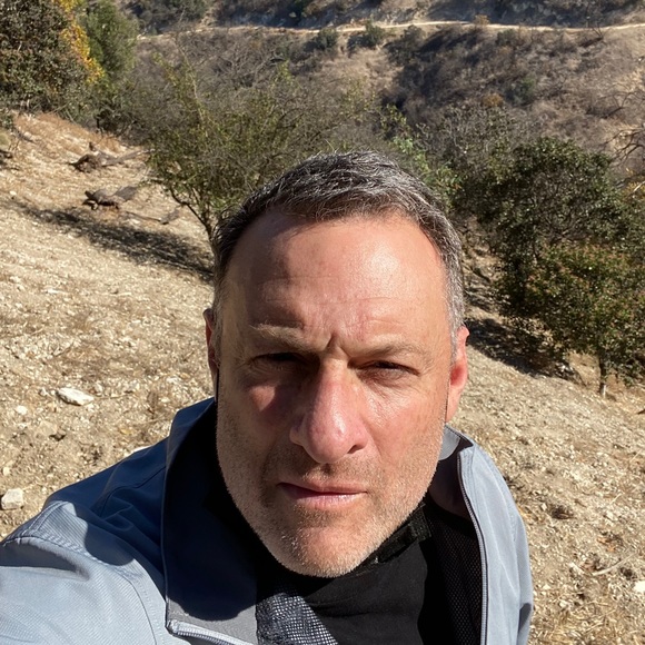 Profile Picture of David Rosen (@rbsportscards) on Poshmark