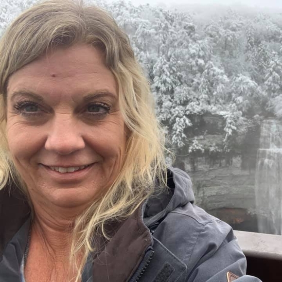 Profile Picture of Tonya Fink (@tfink715) on Poshmark