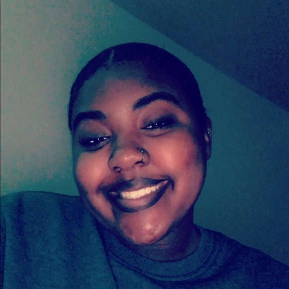 Profile Picture of Myla Billinger (@gracethelove44) on Poshmark