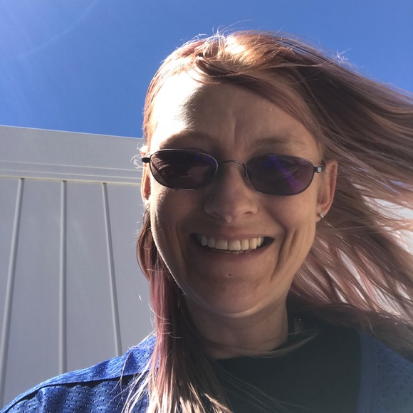 Profile Picture of Shawna Nilson (@shawna_n85) on Poshmark