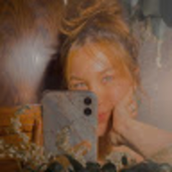 Profile Picture of Gissel Cassells (@gissel_cassells) on Poshmark