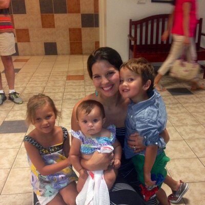 Profile Picture of Stefanie Roberts (@stefanieroberts) on Twitter