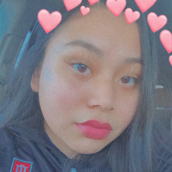 Profile Picture of Yesenia Lorenzo (@yeselorenzo8) on Poshmark