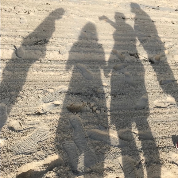 Hannah Gelles - Poshmark Profile Picture of Hannah Gelles (@tealady97) on Poshmark