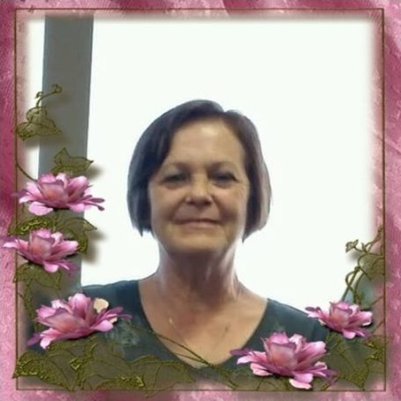 Profile Picture of Debbie Crigger (@debbienbilly) on Poshmark