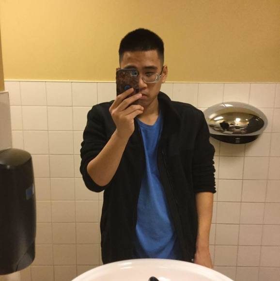 Profile Picture of Zacharry Domagas (@zachdomagas) on Poshmark