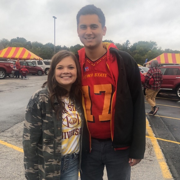 Profile Picture of Mariah Baumann (@mabaumann4) on Poshmark