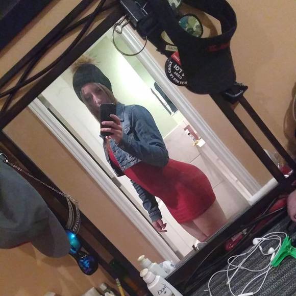 Profile Picture of Rachel Element (@rachel_element) on Poshmark