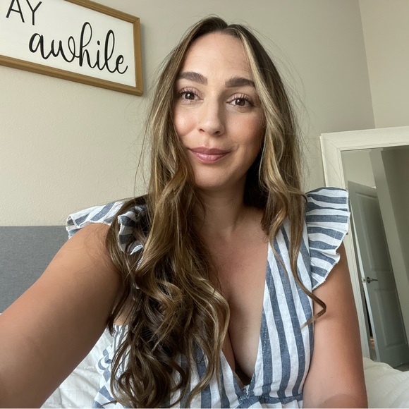 Profile Picture of Jennifer Valiente (@jennifervali325) on Poshmark