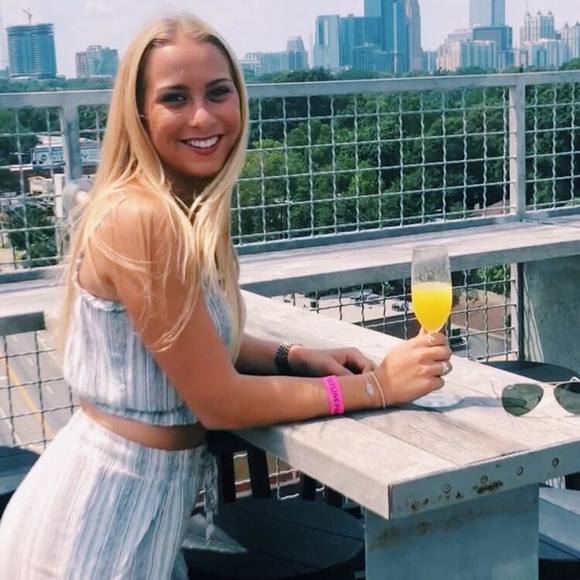 Profile Picture of Taylor Evanchik (@taylorevanchik) on Poshmark