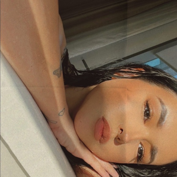 Olivia Katayama - Poshmark Profile Picture of Olivia Katayama (@oliviakat11) on Poshmark