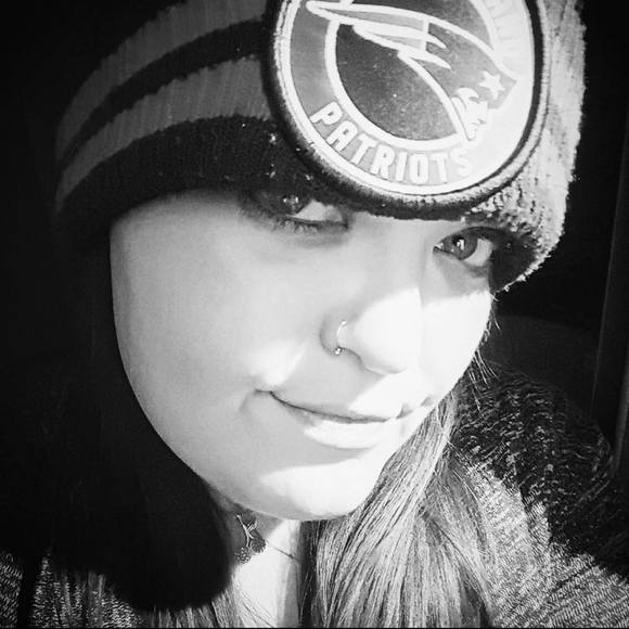 Spring Kortman - Poshmark Profile Picture of Spring Kortman (@sleakthegeek) on Poshmark