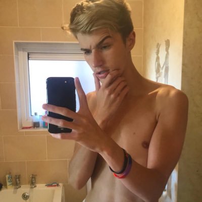 Profile Picture of Cameron Cook (@itscameroncook) on Twitter