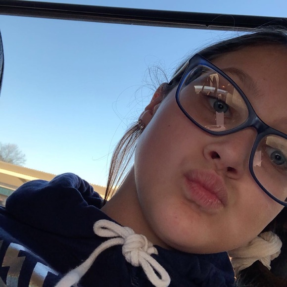 Ashlyn Tidwell - Poshmark Profile Picture of Ashlyn Tidwell (@ashlynyagurll) on Poshmark