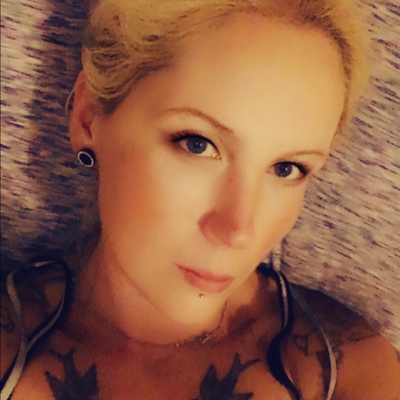 Profile Picture of Christina Grames (@82grames) on Poshmark