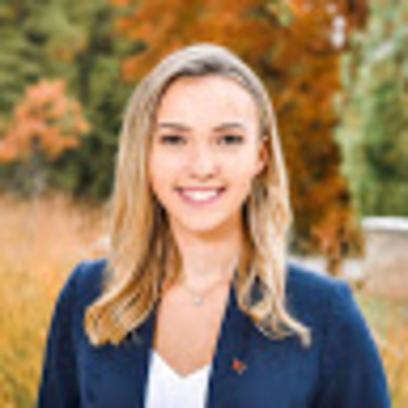 Profile Picture of Erica Schultz (@es07874) on Poshmark