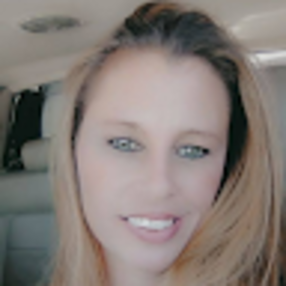 Profile Picture of Amanda Calavan (@amandacalavan) on Poshmark