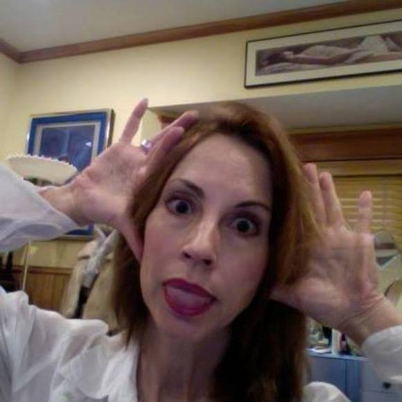 Profile Picture of Christin Herinckx (@mimi_dufarge) on Poshmark