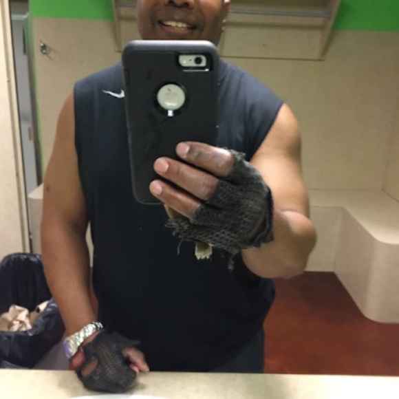 Profile Picture of Gary Sampson (@garysampson3009) on Poshmark