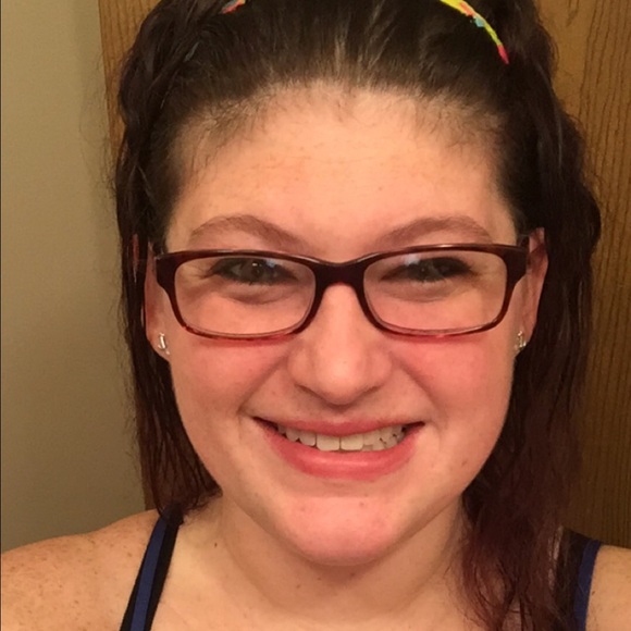 Profile Picture of Kayla Bielinski (@kaylabielinski) on Poshmark