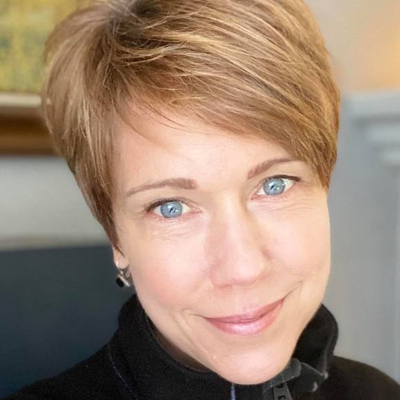 Profile Picture of Karen Larsen (@larsenkl2) on Poshmark