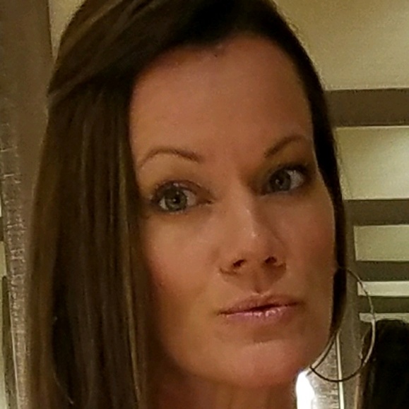Profile Picture of Stacey Mohr (@smohr123) on Poshmark
