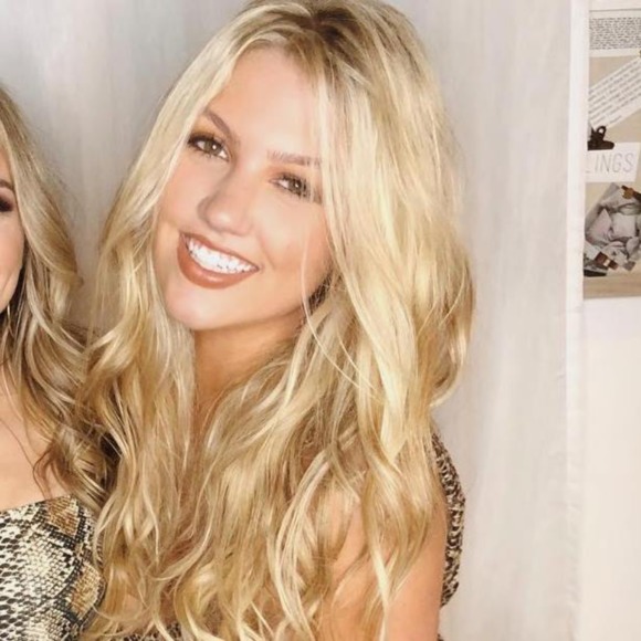 Profile Picture of Morgan Pszyk (@mpszyk1017) on Poshmark