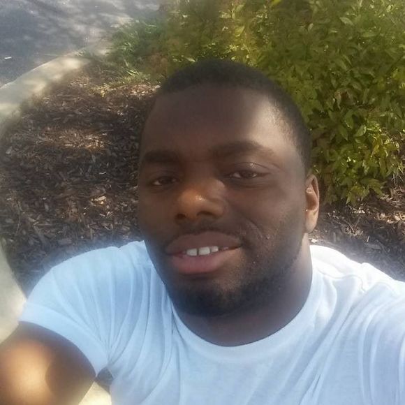 Profile Picture of Davone Carthon (@davonerc) on Poshmark