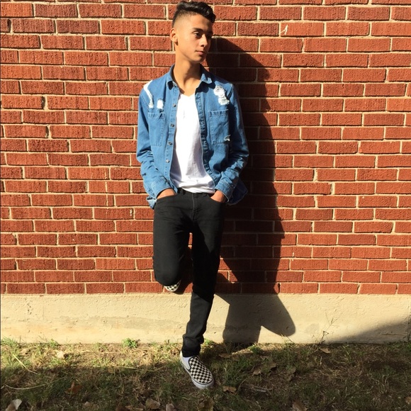 Profile Photo of Damian Arguijo (@damianarguijo) on Poshmark