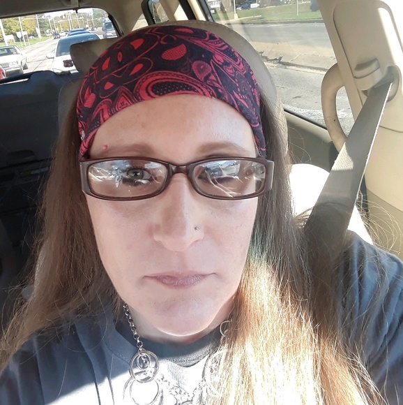 Profile Picture of Lori Bentivogli (@lorib2604) on Poshmark