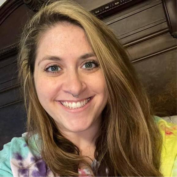 Profile Picture of Ashley Deshields (@ajdesh531) on Poshmark